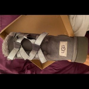 Ugg’s size 6 (Bailey sparkler bow) grey